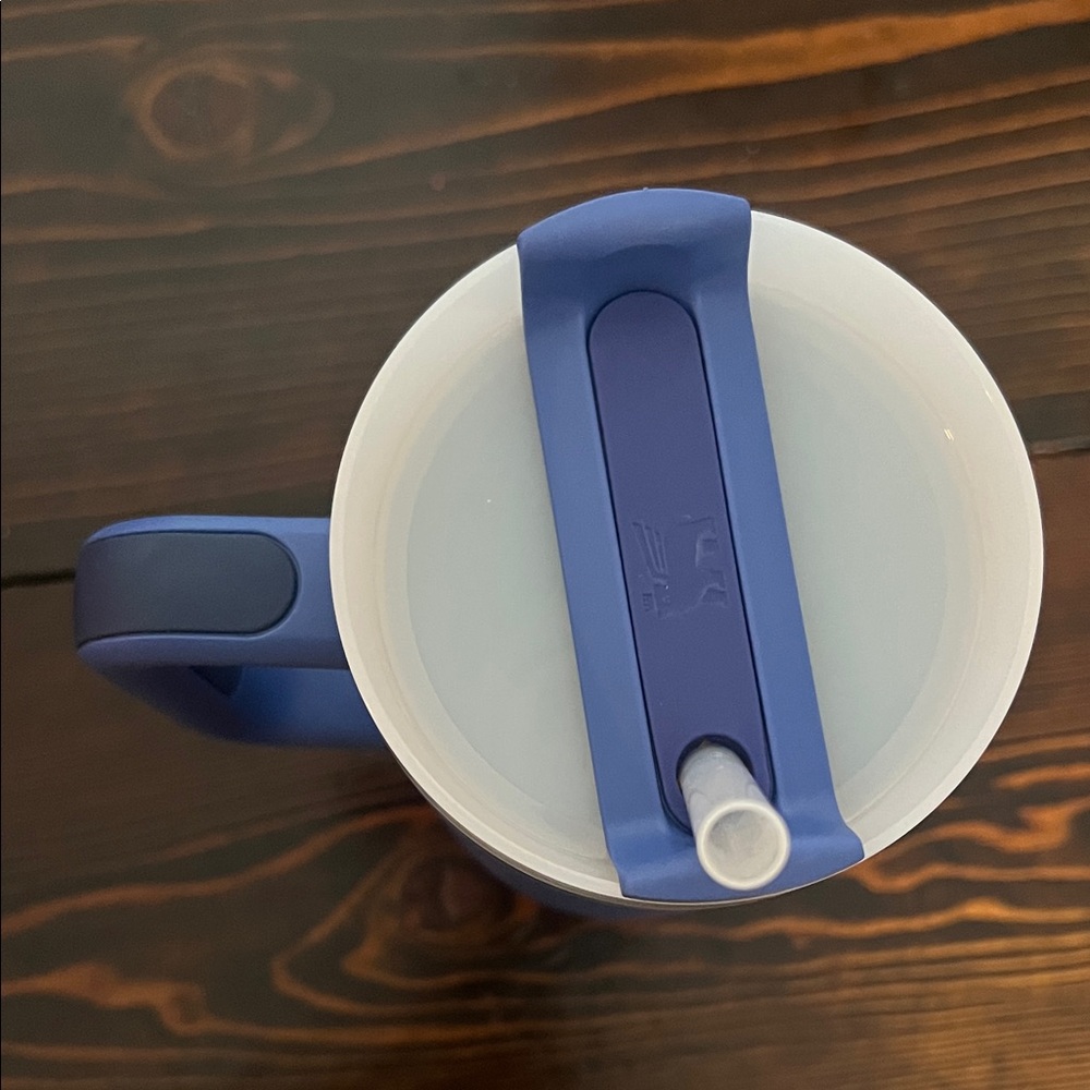 Stanley 40oz in color Iris - Picture 4 of 5